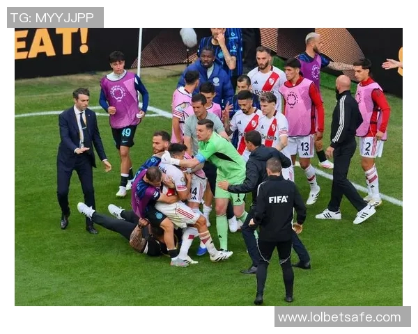 世界杯激战国米逆转波尔图红牌争议引发全场热议与数据分析