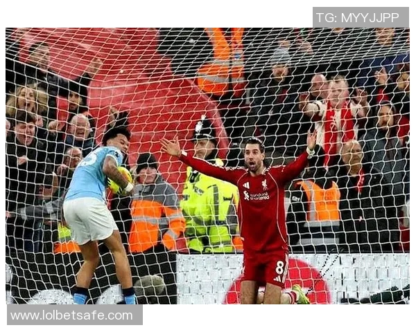 意甲激战阿森纳狂胜莱比锡五球大捷帽子戏法引发争议判罚热议